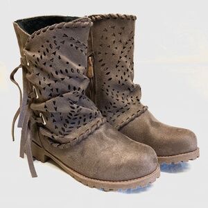 NWOT Laser Cut Tasselled Booties
